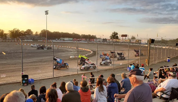 Sprint cars racing